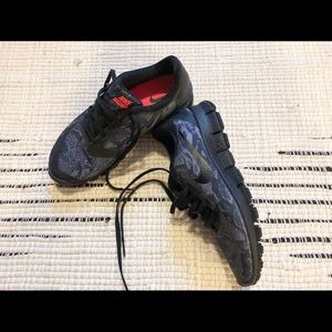 Nike free 5.0 snake print 7.5